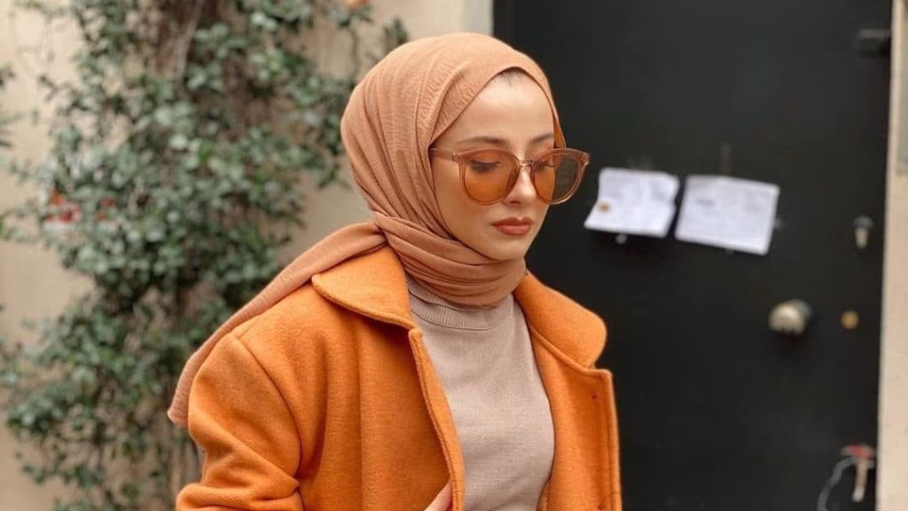baju orange bata cocok dengan jilbab warna apa
