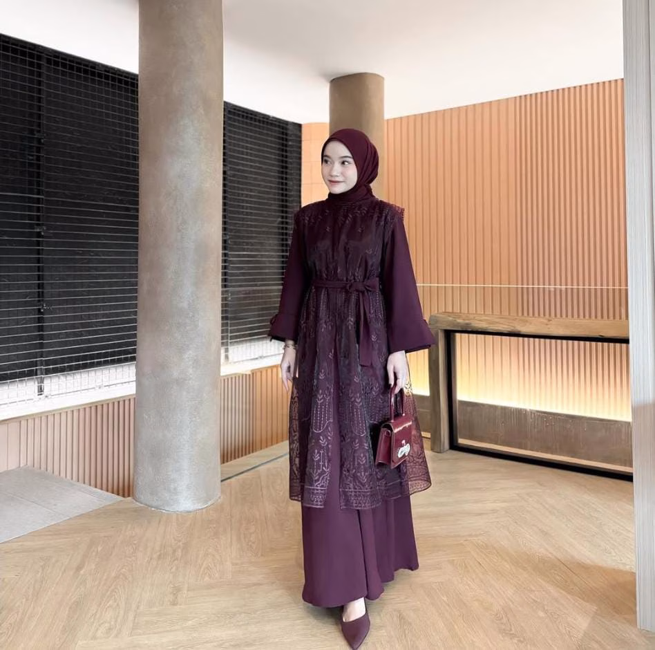 gamis warna burgundy cocok dengan jilbab warna apa