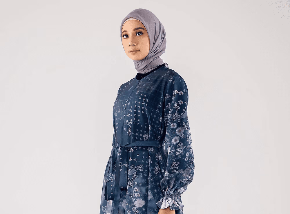 baju biru cocok dengan jilbab warna apa