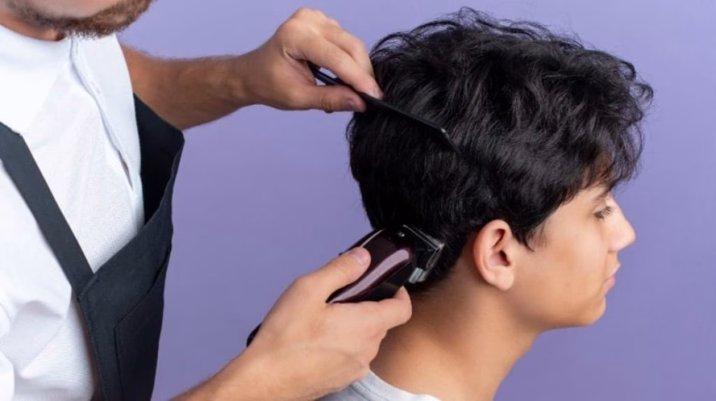 model rambut pendek pria 2025