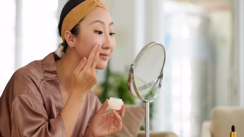 Apakah Sunscreen Bisa Dipakai Malam Hari dan Apa Dampaknya untuk Kulit?