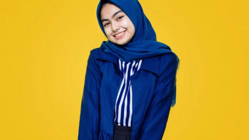 Gamis Biru Dongker Cocok dengan Jilbab Warna Apa? Inspirasi Padu Padan yang Stylish