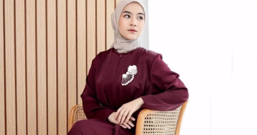 Gamis Burgundy Cocok Dengan Jilbab Warna Apa untuk Tampilan yang Harmonis