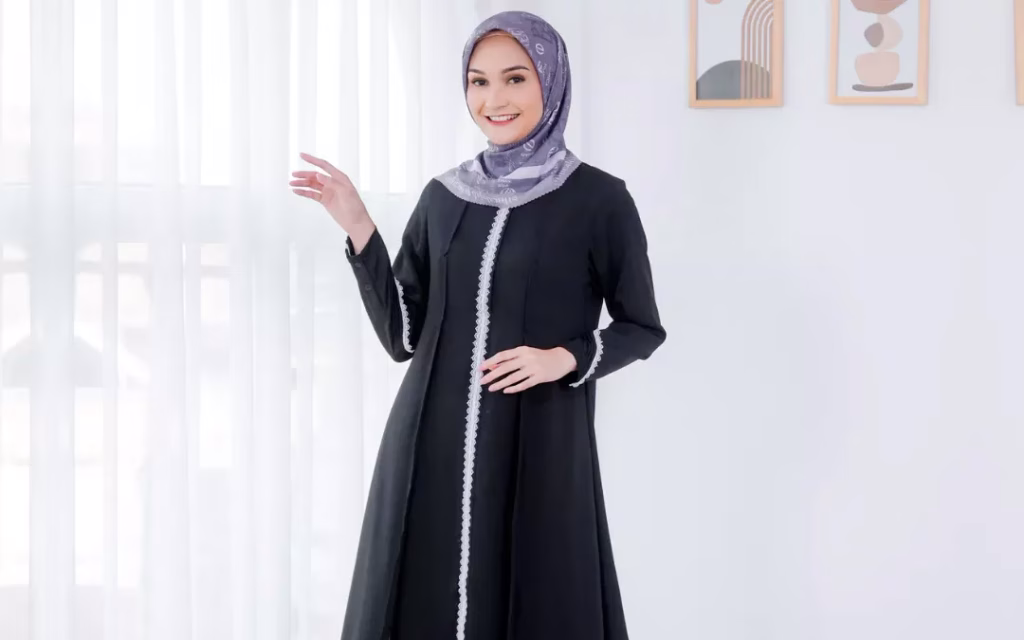 Gamis Hitam Cocok dengan Jilbab Warna Apa?