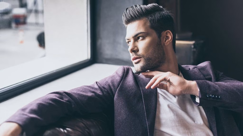 Quiff Haircut: Gaya Rambut Pria yang Elegan dan Serbaguna