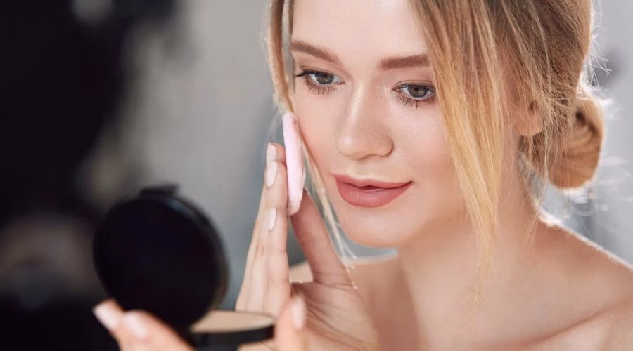 Setelah Pakai Sunscreen Boleh Pakai Bedak? Begini Caranya