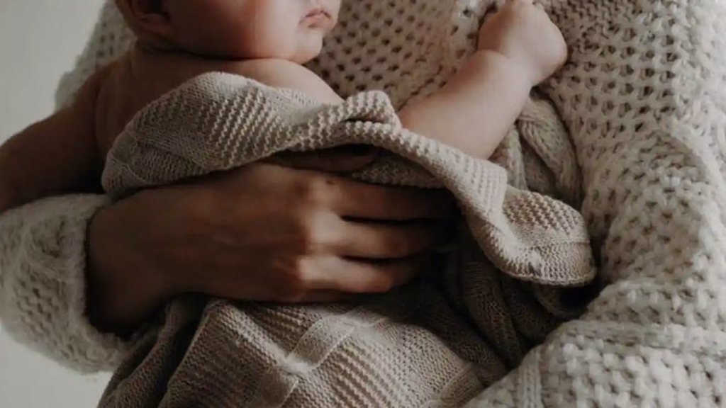 Mimpi Menggendong Bayi dan Maknanya dalam Kehidupan Emosional