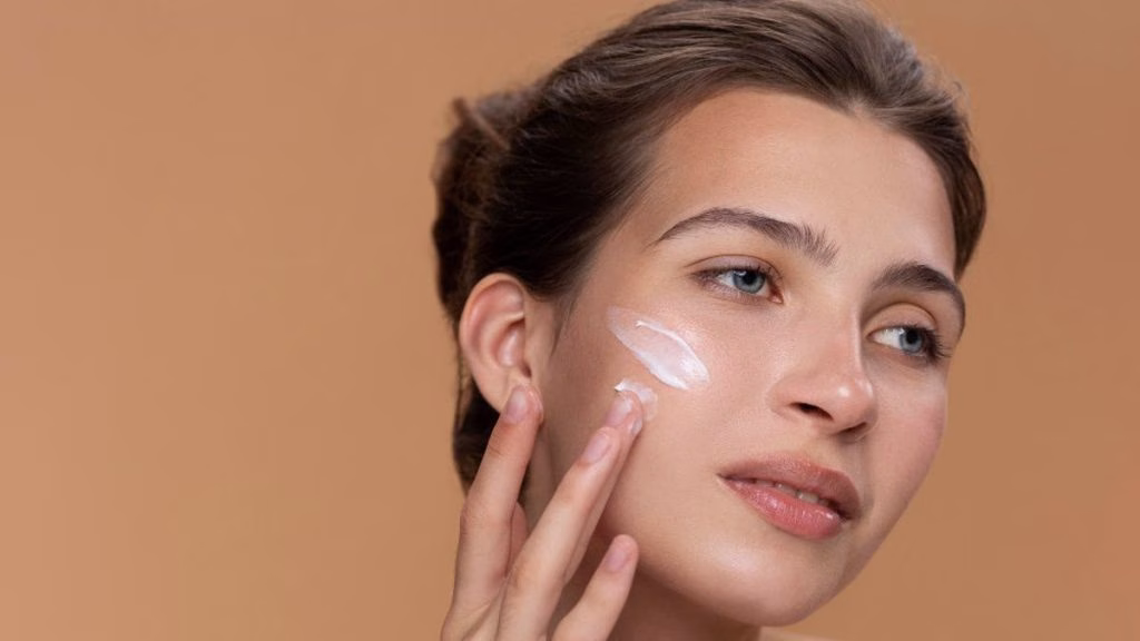 Memakai Sunscreen di Malam Hari dan Hal yang Perlu Dipahami