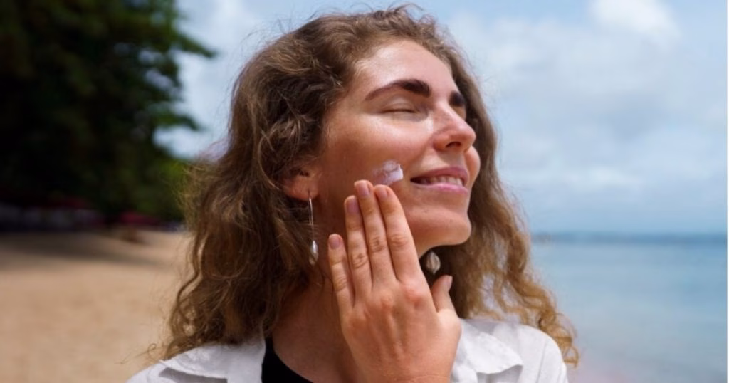 Bedak Setelah Sunscreen: Cara Tepat agar Kulit Tetap Sehat dan Riasan Awet