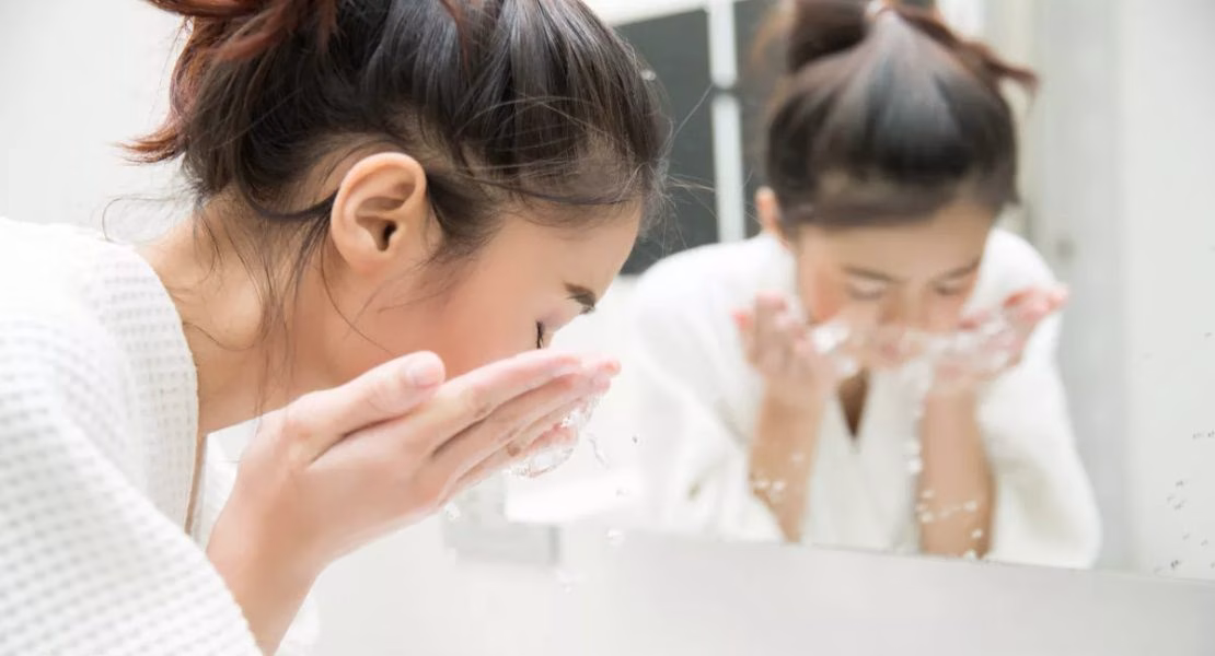 Arti Face Wash dan Manfaatnya untuk Kulit Wajah yang Sehat
