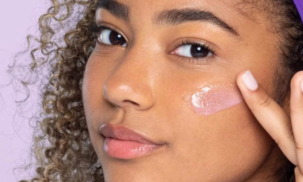 Kenapa Moisturizer Kamu Selalu Lengket? Ini Penyebabnya dan Cara Mengatasinya