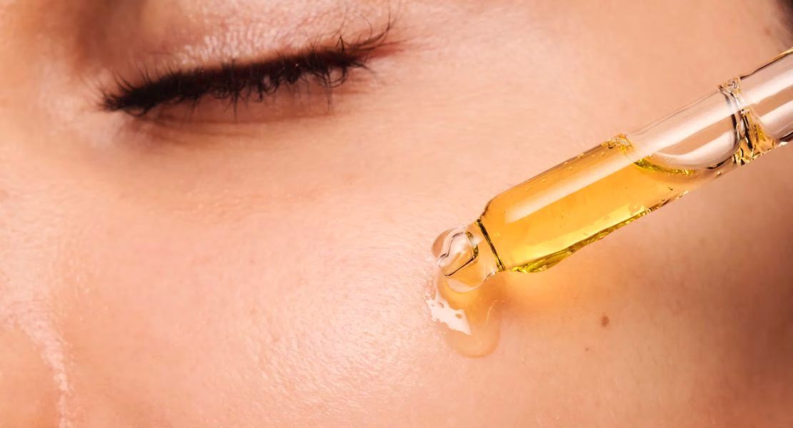Manfaat Baby Oil untuk Wajah Kering dan Sensitif yang Bisa Kamu Coba