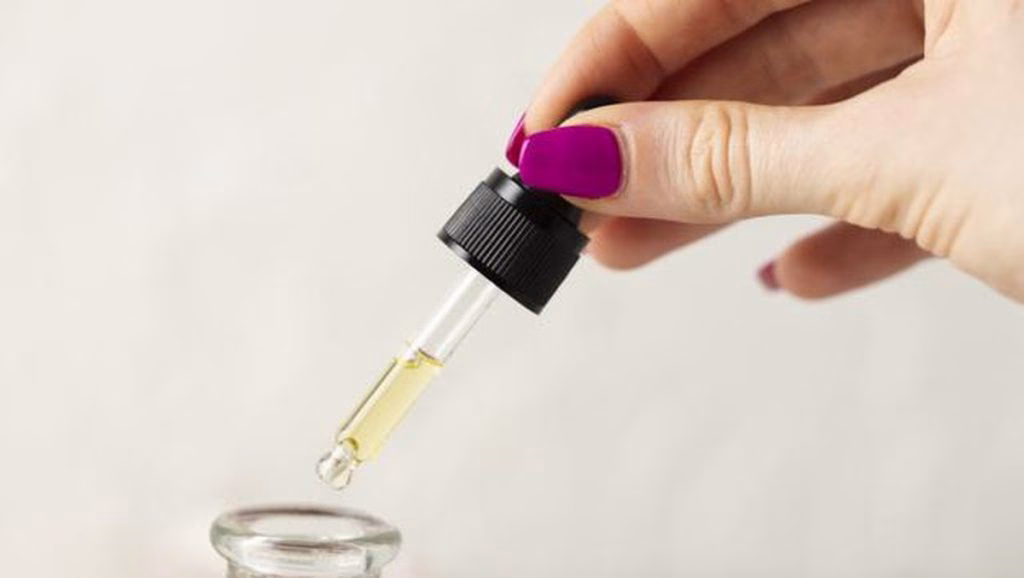 Perbedaan Essence dan Serum yang Perlu Kamu Ketahui dalam Rutinitas Skincare