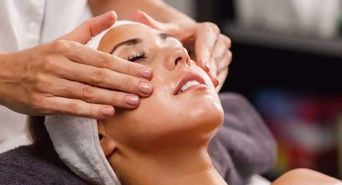 Setelah Facial Apakah Boleh Cuci Muka? Rahasia yang Bikin Kulitmu Glowing Tanpa Rusak