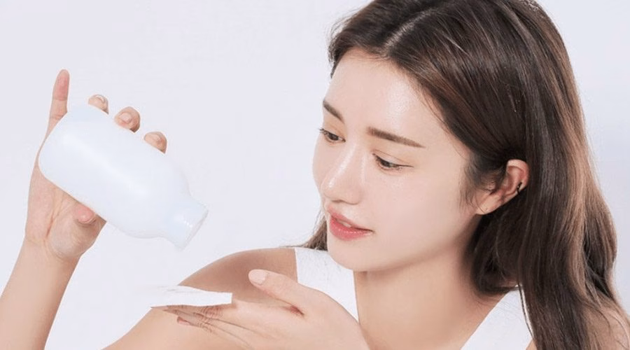 Toner atau Moisturizer Dulu yang Bikin Kulit Kamu Langsung Lebih Lembap dan Bercahaya