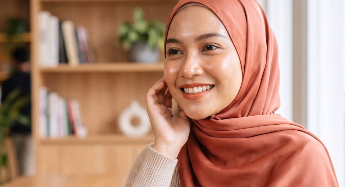 Warna Kerudung yang Membuat Wajah Terlihat Lebih Cerah