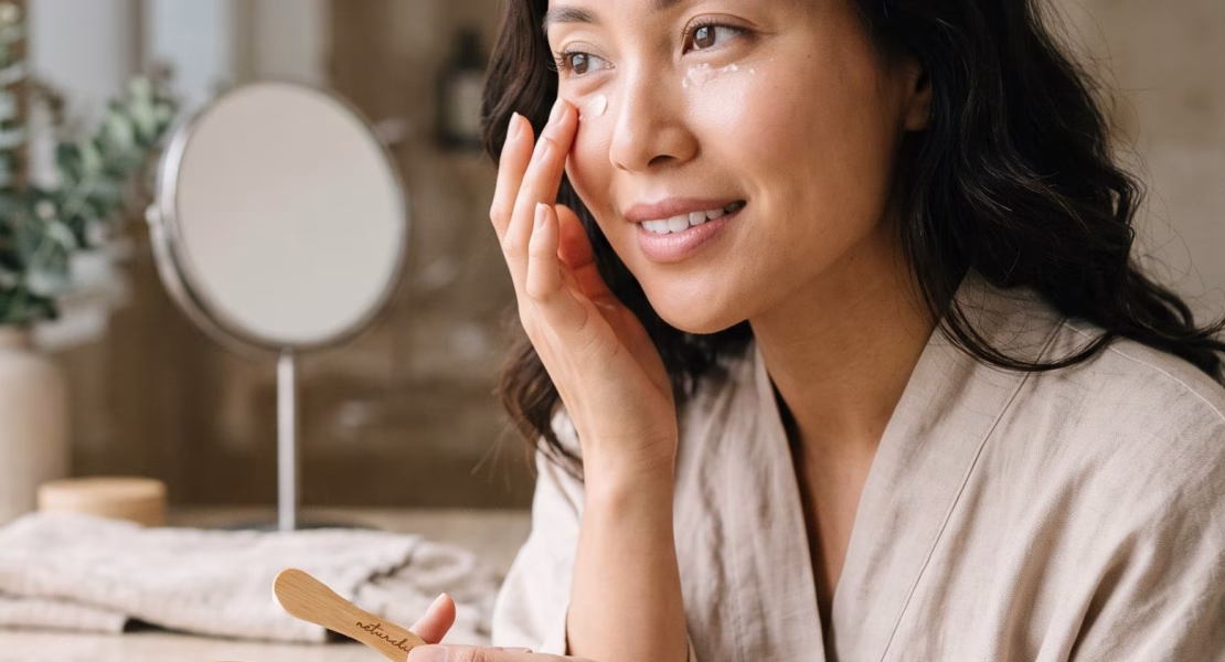 Manfaat Eye Cream untuk Merawat Area Mata agar Terlihat Lebih Segar