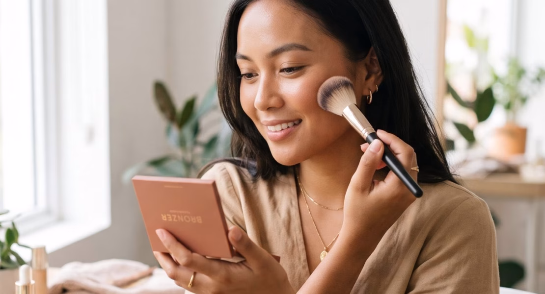 Bronzer Adalah Produk Makeup yang Membuat Wajah Terlihat Lebih Segar dan Hangat