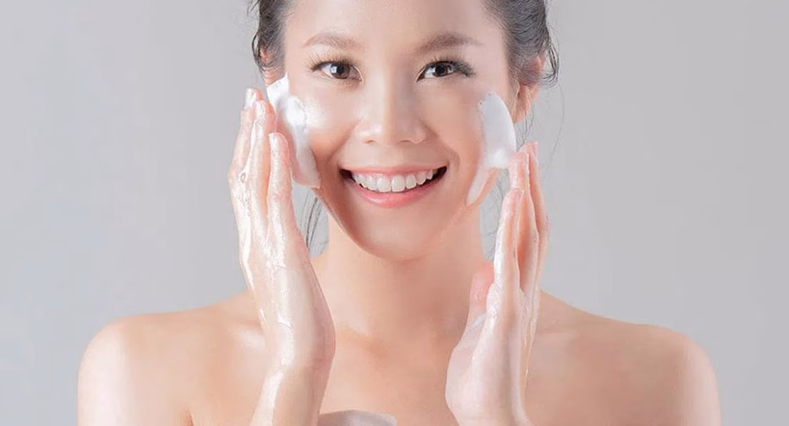 Face Wash Low pH: Rahasia Membersihkan Wajah Tanpa Bikin Kulit Terasa Kering
