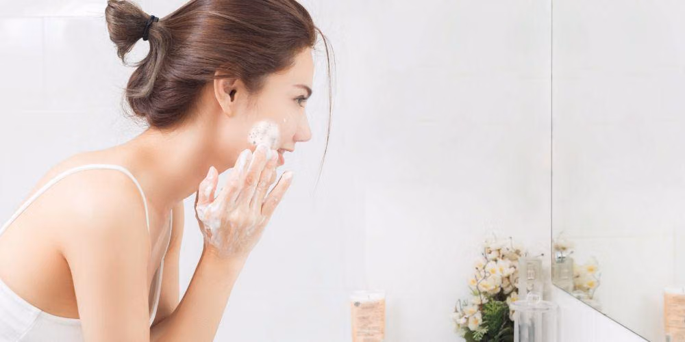 Face Wash Low pH: Rahasia Membersihkan Wajah Tanpa Bikin Kulit Terasa Kering