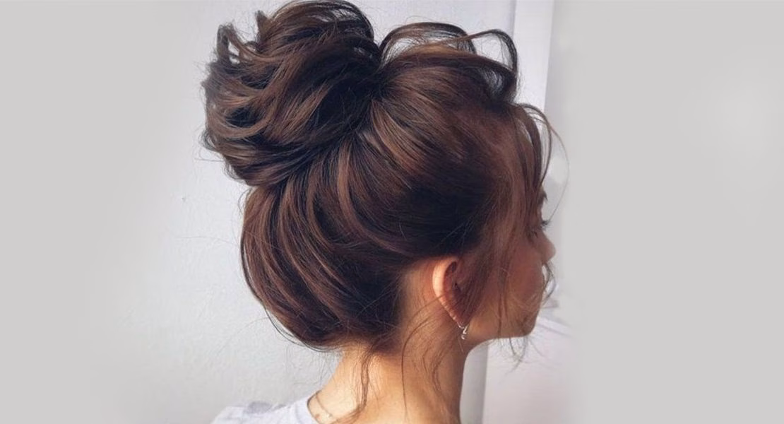 Rambut Messy Bun Praktis untuk Tampilan Kasual Modern