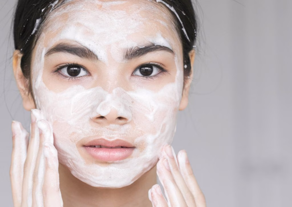 Skincare Remaja untuk Mengelola Jerawat dan Minyak Berlebih di Usia Belasan