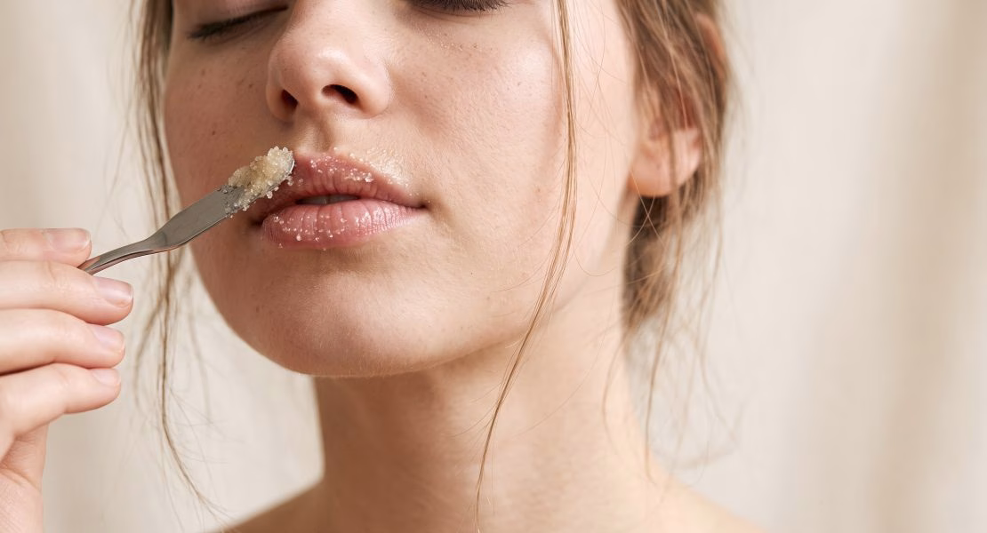 Eksfoliasi Bibir Secara Alami untuk Bibir yang Lebih Halus dan Sehat
