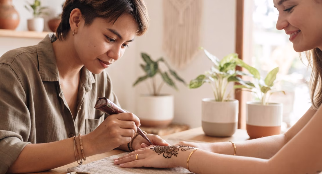 Model Henna Simple dan Elegan untuk Mempercantik Tangan Tanpa Ribet